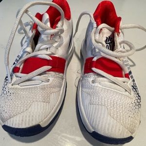 Nike 11.5 C Kyrie b-ball sneakers